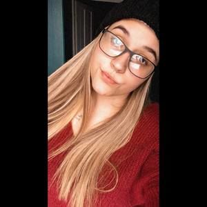 Meet your Posher, Caitlin